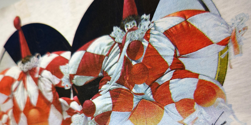 赤と白色のピエロ